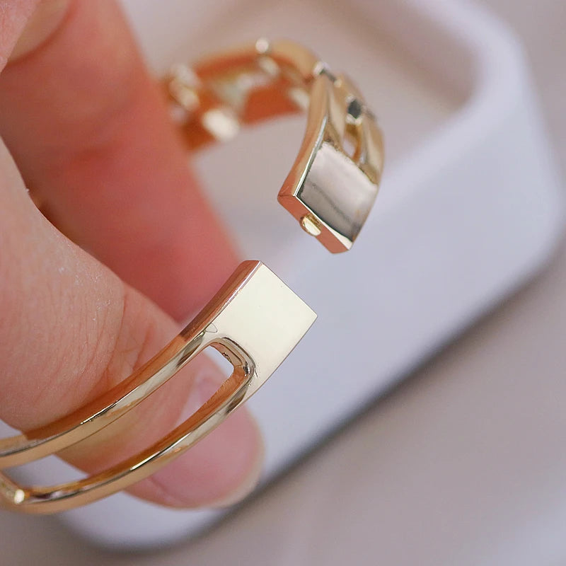 Rose Gold Women’s Bangle Bracelet – Elegant Crystal Cuff