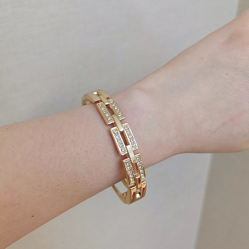 Rose Gold Women’s Bangle Bracelet – Elegant Crystal Cuff