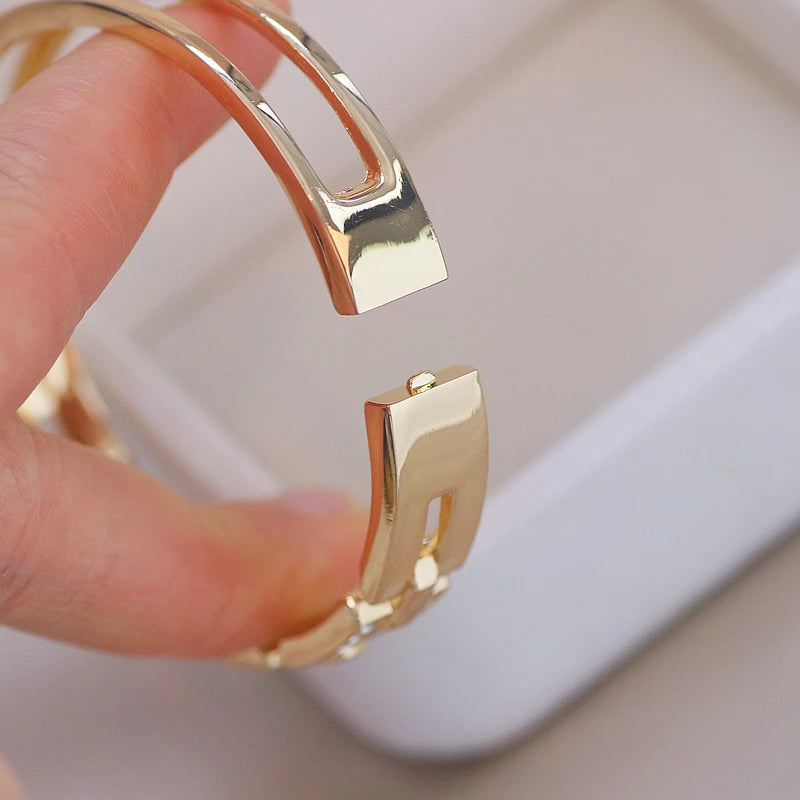 Rose Gold Women’s Bangle Bracelet – Elegant Crystal Cuff