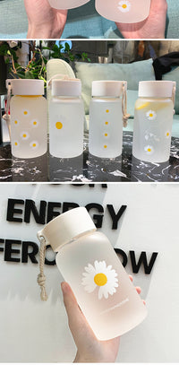 Creative Daisy Frosted Plastic Water Bottle 17.6oz