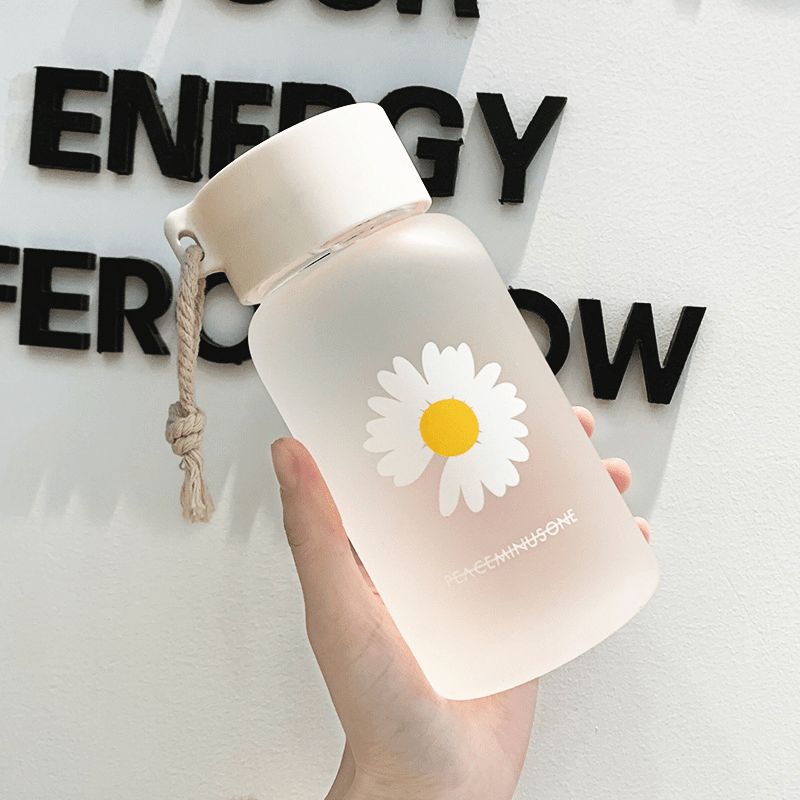 Creative Daisy Frosted Plastic Water Bottle 17.6oz