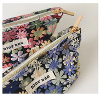 Red Flower Women's Cosmetic Bag, Small Portable Travel Toiletry Bag, Simple Cosmetic Storage Bag, Inner Tank Bag, Coin Purse