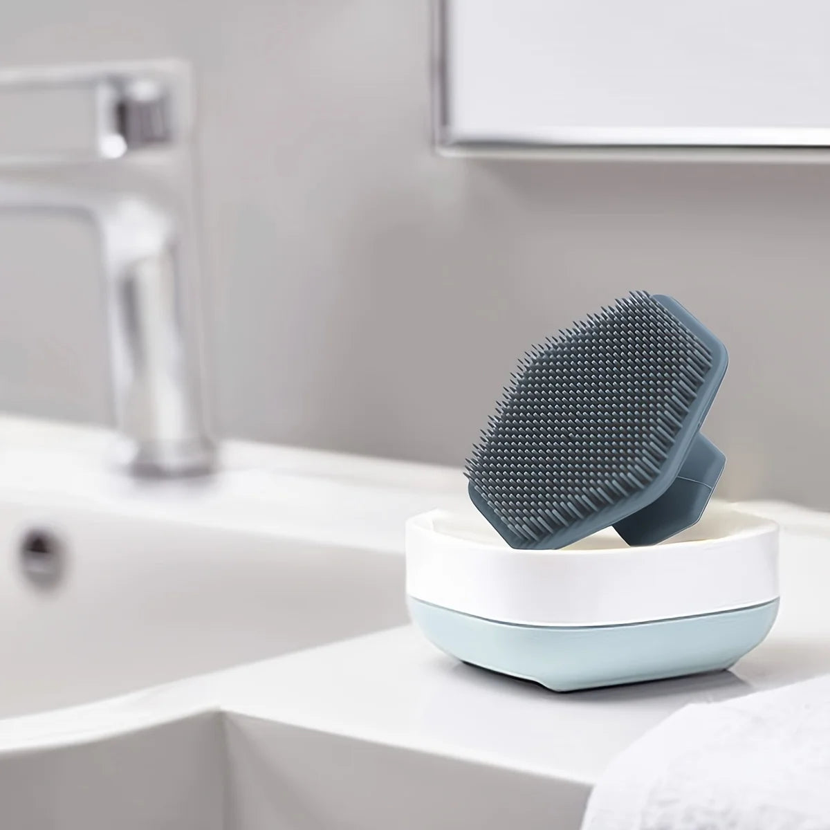 Silicone Facial Cleansing Tool - Gentle Exfoliation, Deep Cleansing, Removes Dead and Dry Skin, Trimming Beard Cleansing Brush