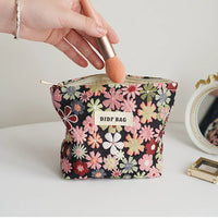 Red Flower Women's Cosmetic Bag, Small Portable Travel Toiletry Bag, Simple Cosmetic Storage Bag, Inner Tank Bag, Coin Purse