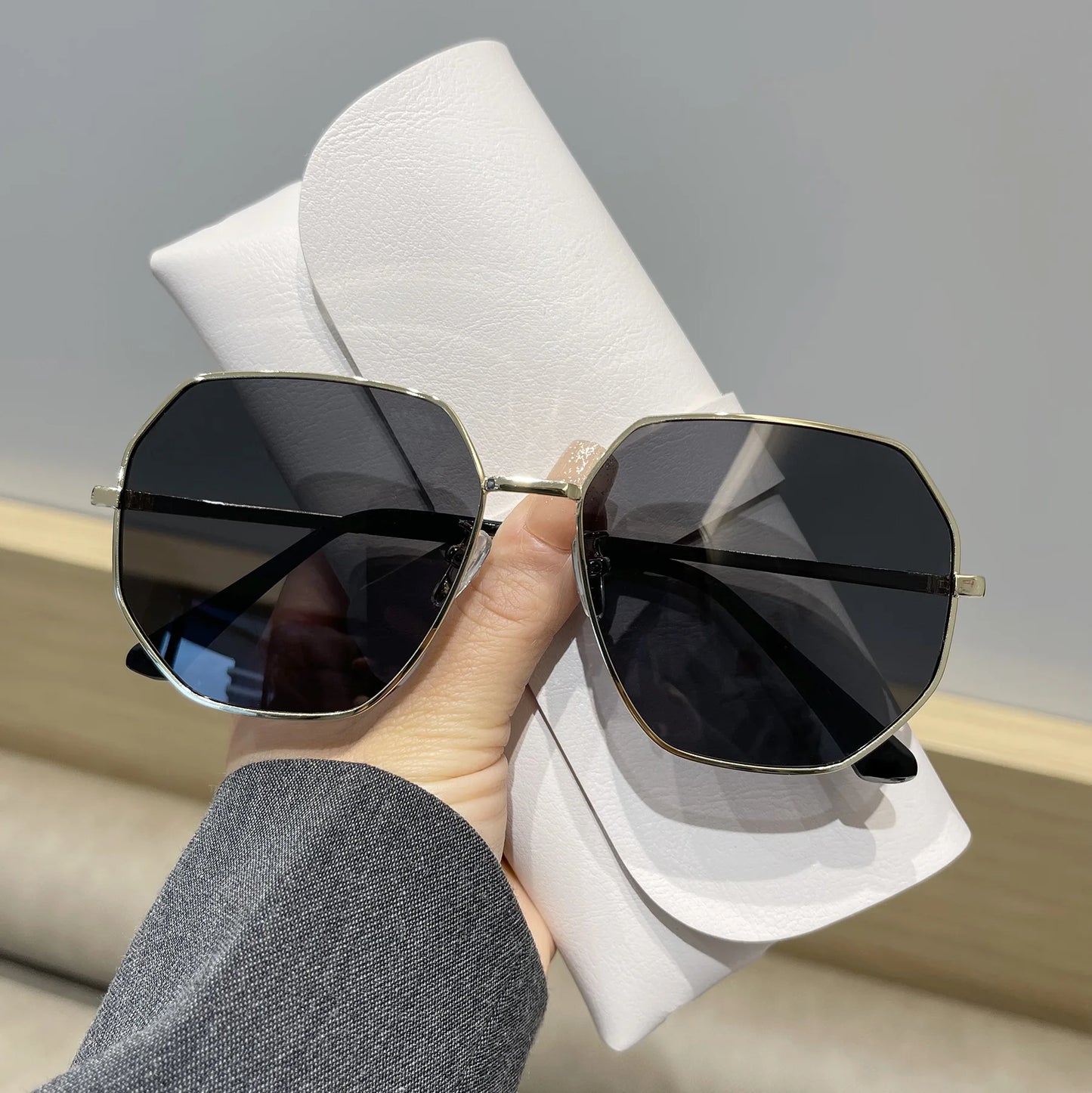 Vintage Metal Sunglasses – UV400 Classic Driving Eyewear